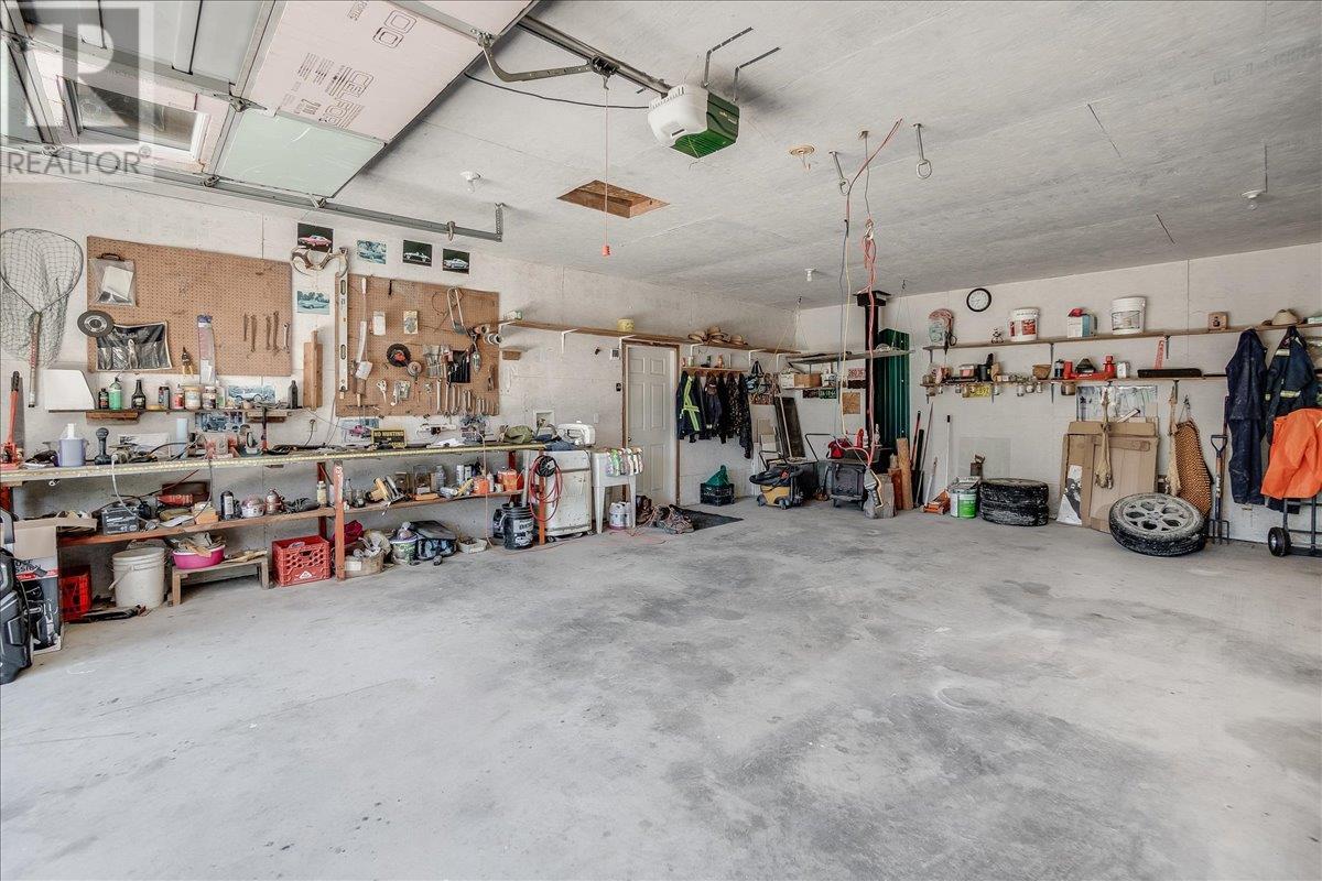 7465 Broadwater Road, Castlegar