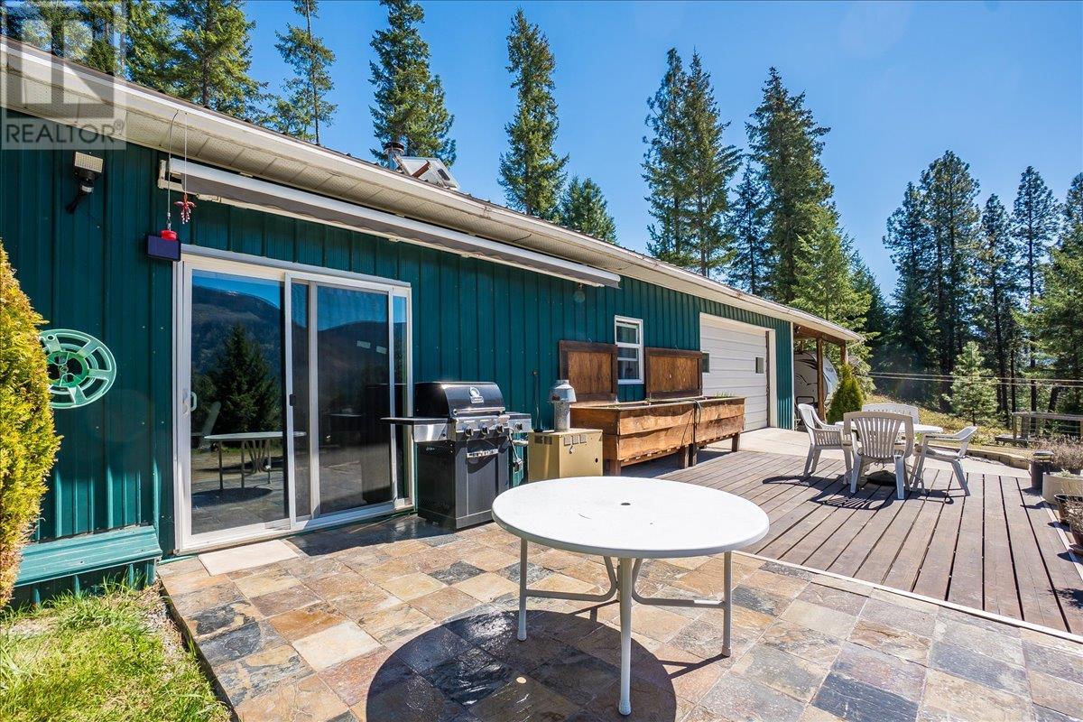 7465 Broadwater Road, Castlegar