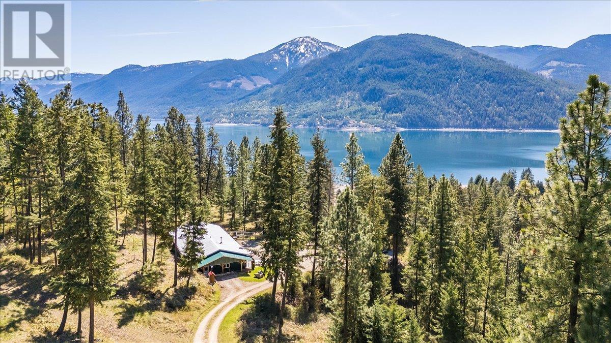 7465 Broadwater Road, Castlegar