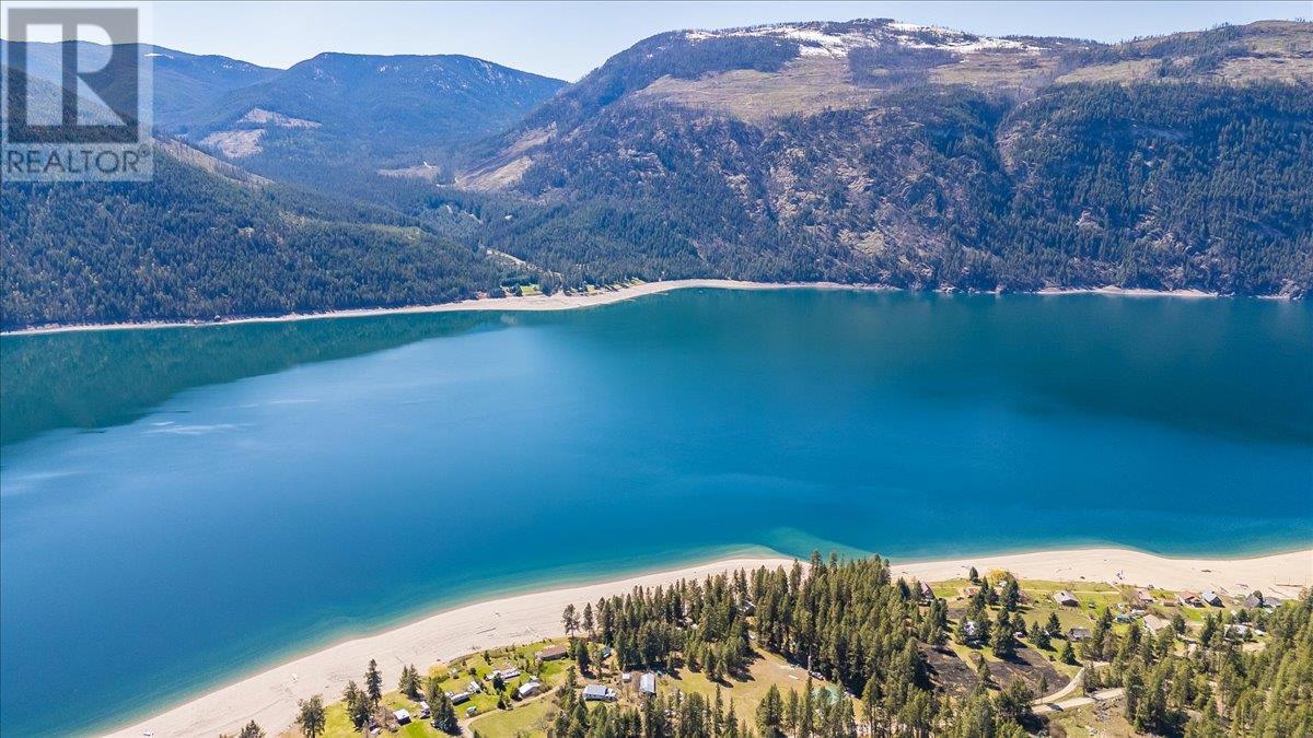 7465 Broadwater Road, Castlegar