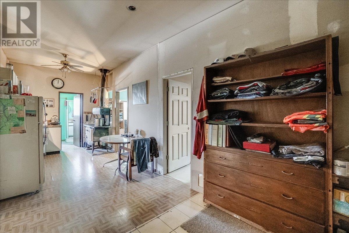 7465 Broadwater Road, Castlegar