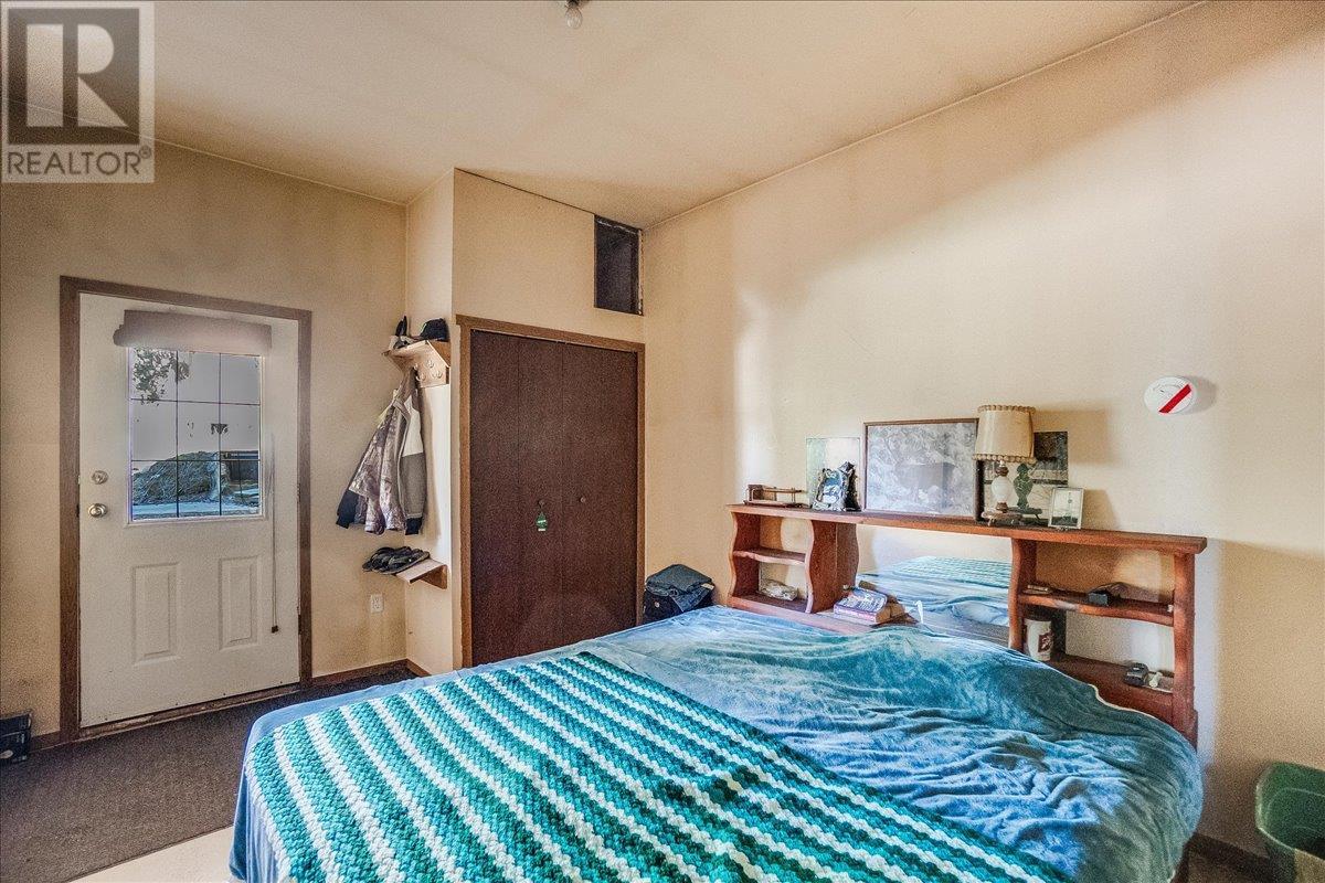 7465 Broadwater Road, Castlegar