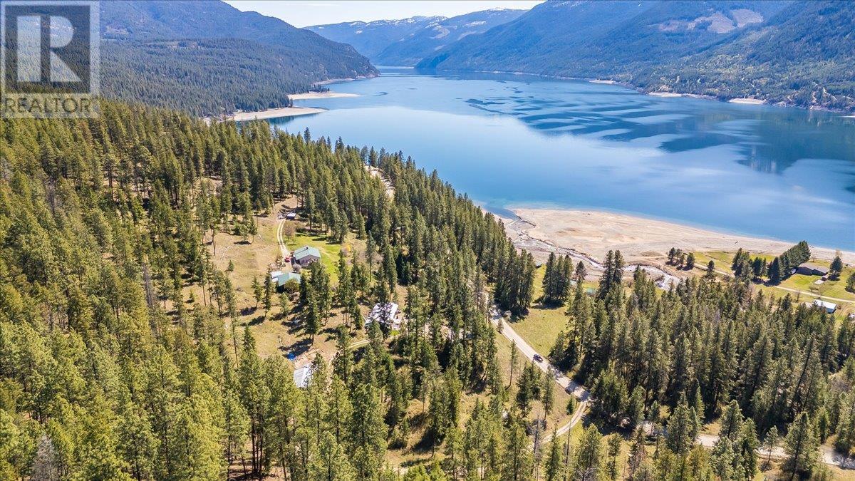 7465 Broadwater Road, Castlegar