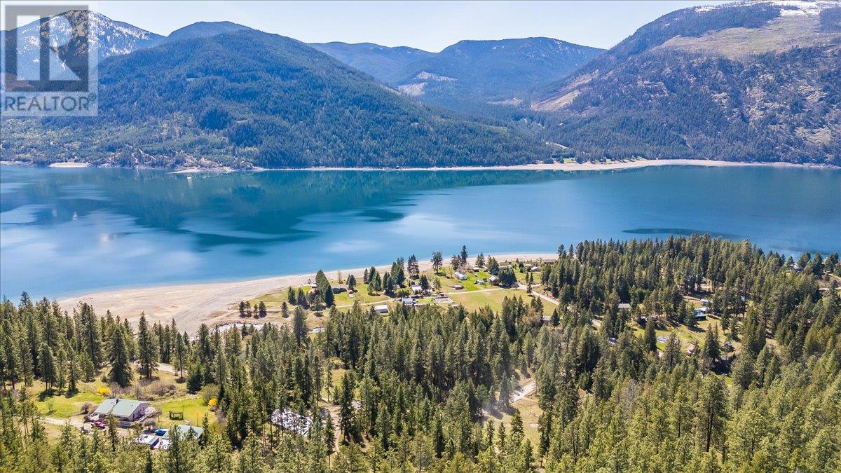 7465 Broadwater Road, Castlegar