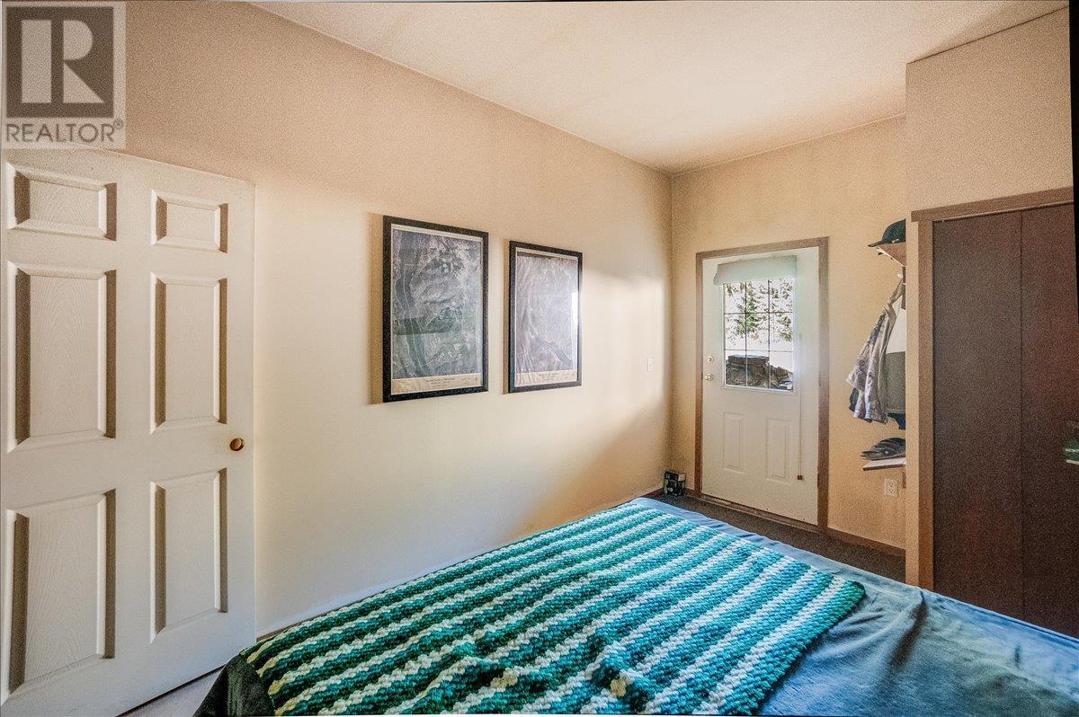 7465 Broadwater Road, Castlegar