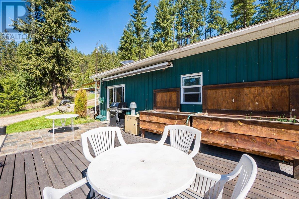 7465 Broadwater Road, Castlegar