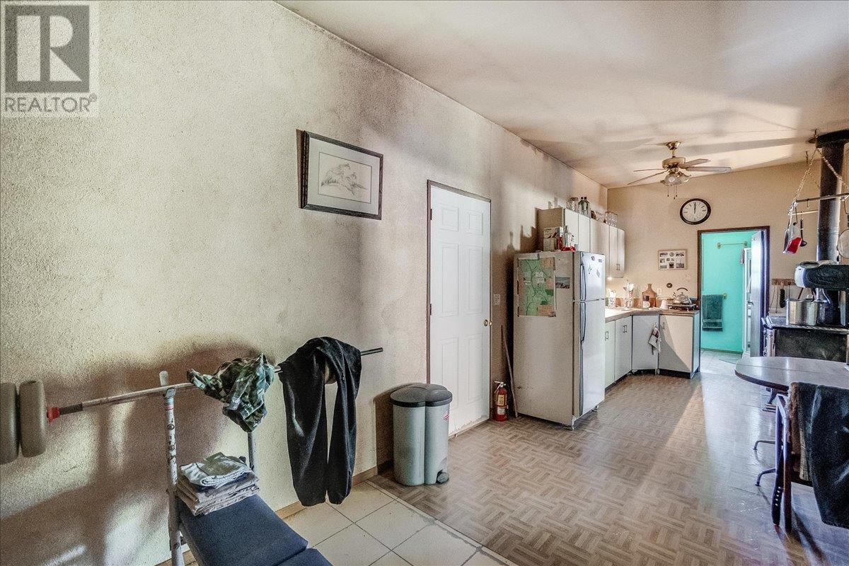 7465 Broadwater Road, Castlegar