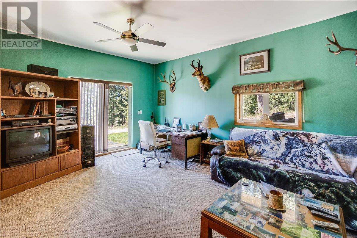 7465 Broadwater Road, Castlegar