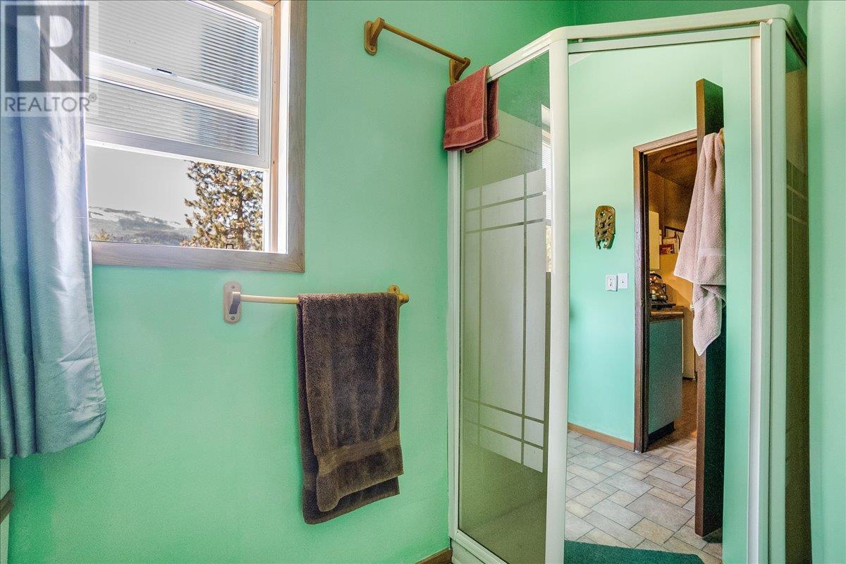 7465 Broadwater Road, Castlegar