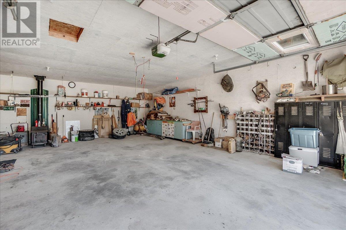 7465 Broadwater Road, Castlegar