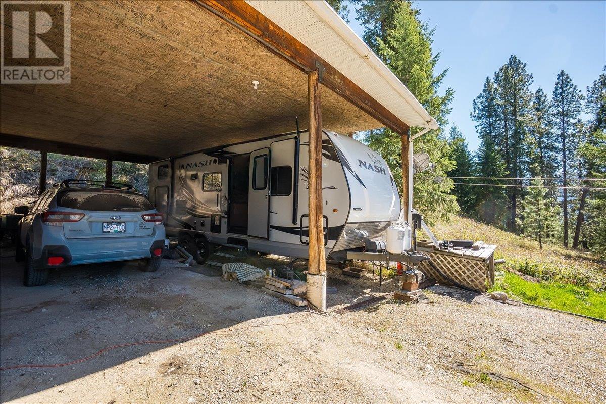 7465 Broadwater Road, Castlegar