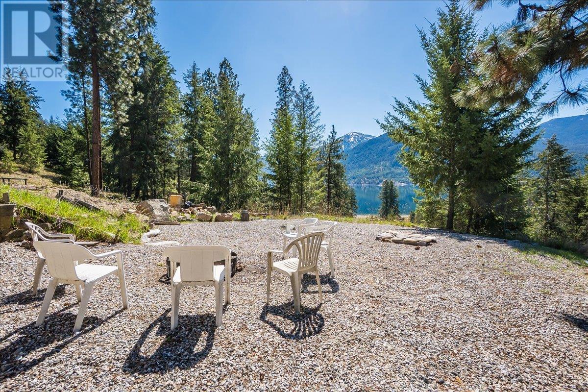 7465 Broadwater Road, Castlegar
