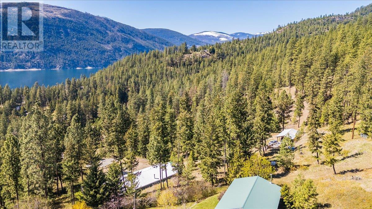 7465 Broadwater Road, Castlegar