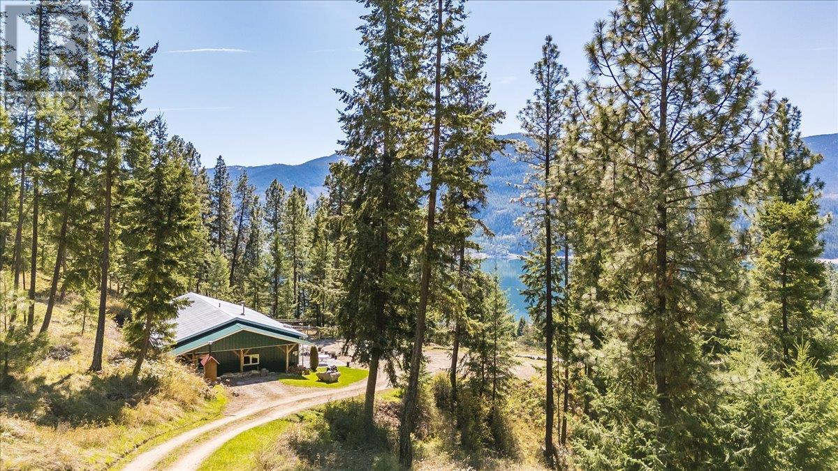 7465 Broadwater Road, Castlegar