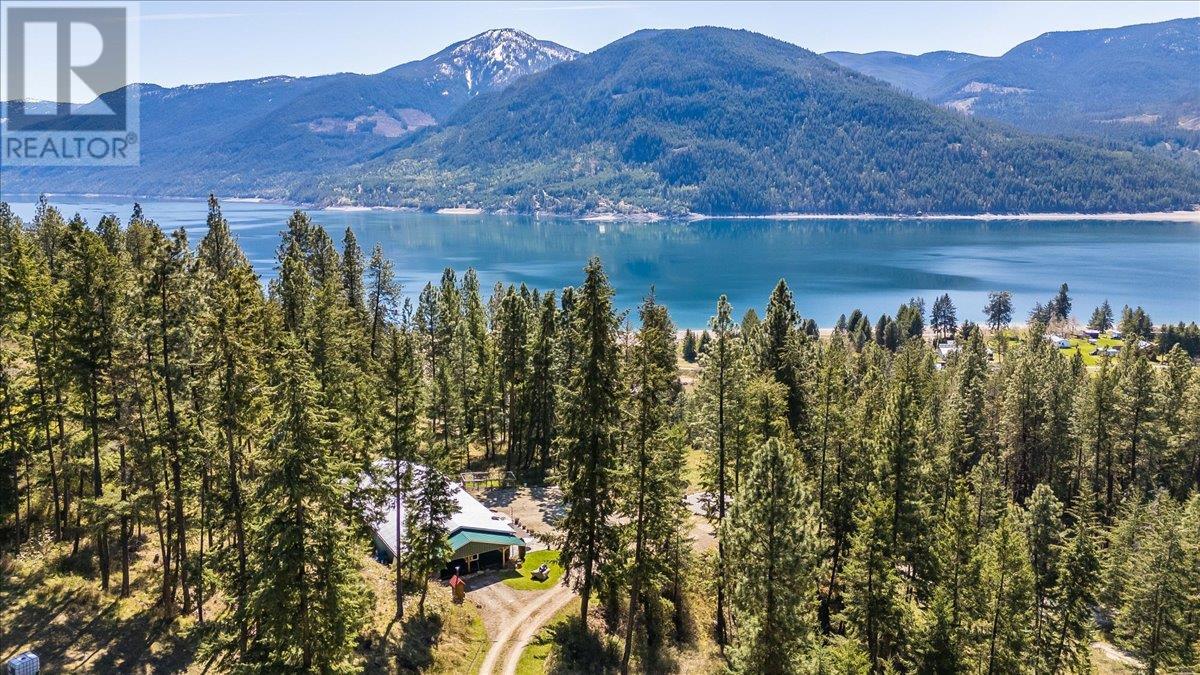 7465 Broadwater Road, Castlegar
