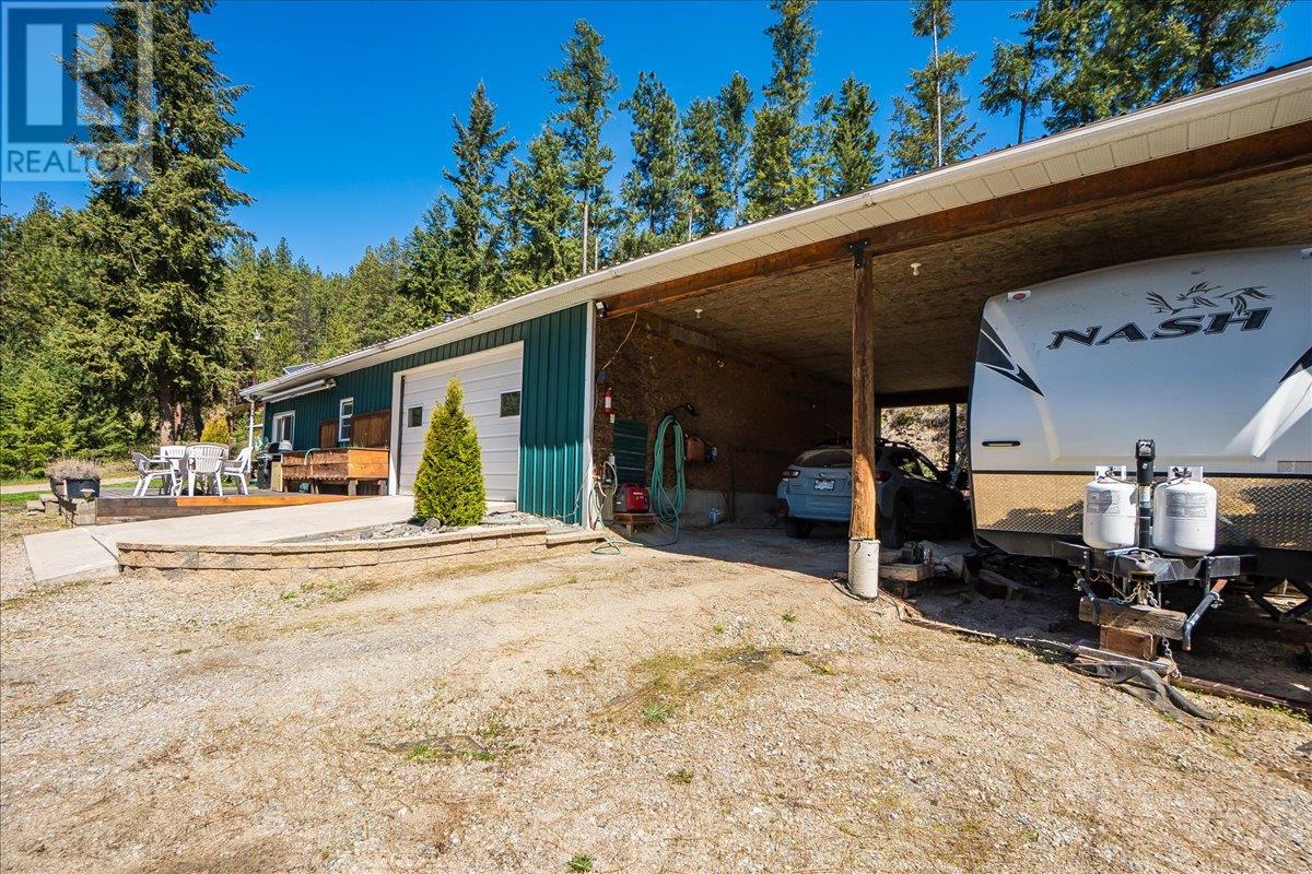 7465 Broadwater Road, Castlegar