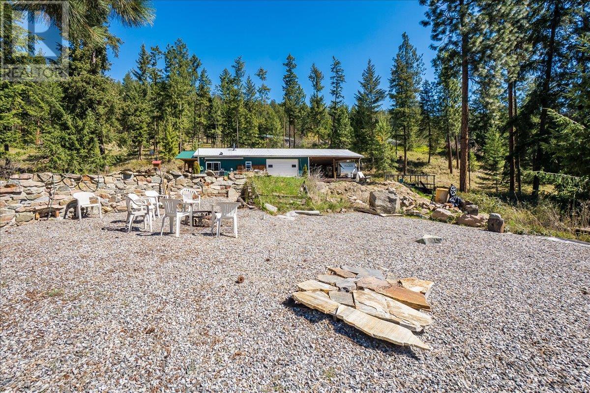 7465 Broadwater Road, Castlegar