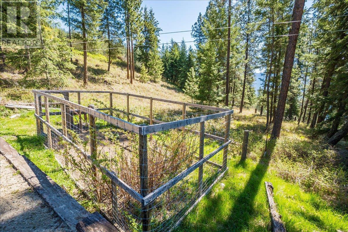 7465 Broadwater Road, Castlegar
