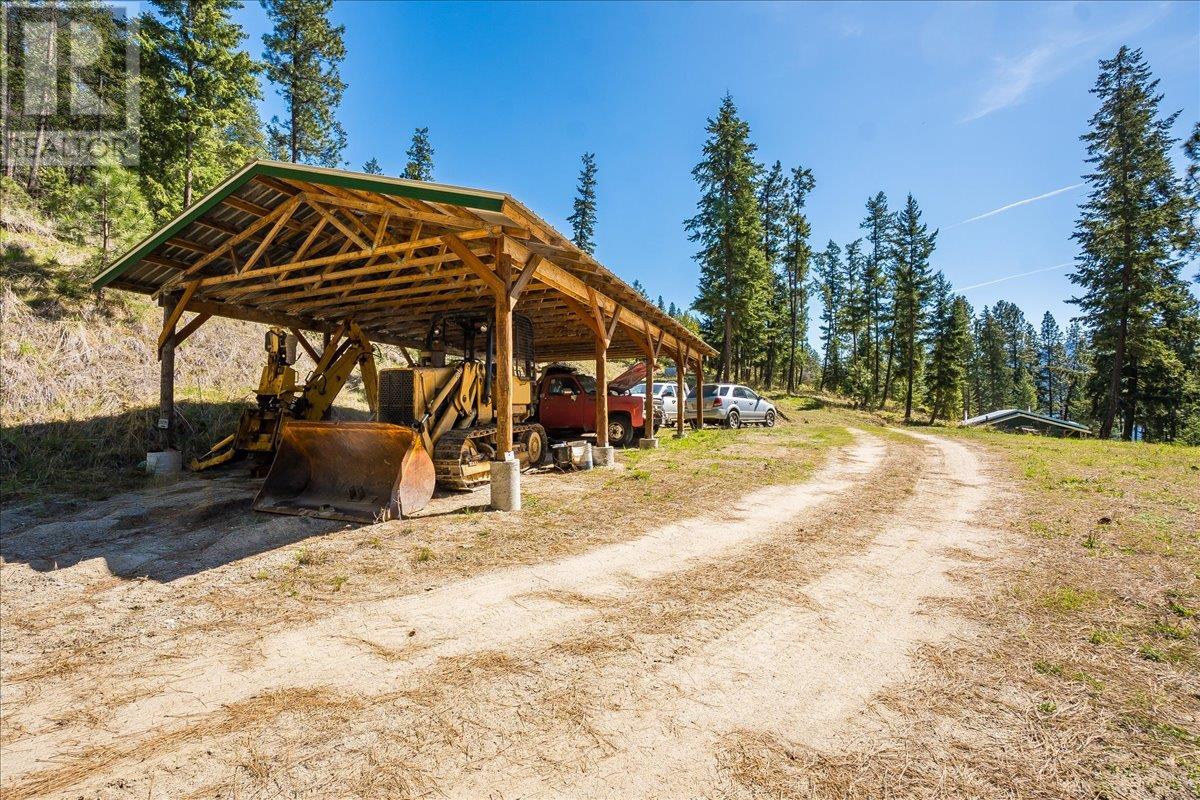 7465 Broadwater Road, Castlegar
