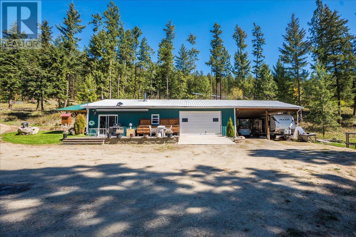 7465 Broadwater Road, Castlegar