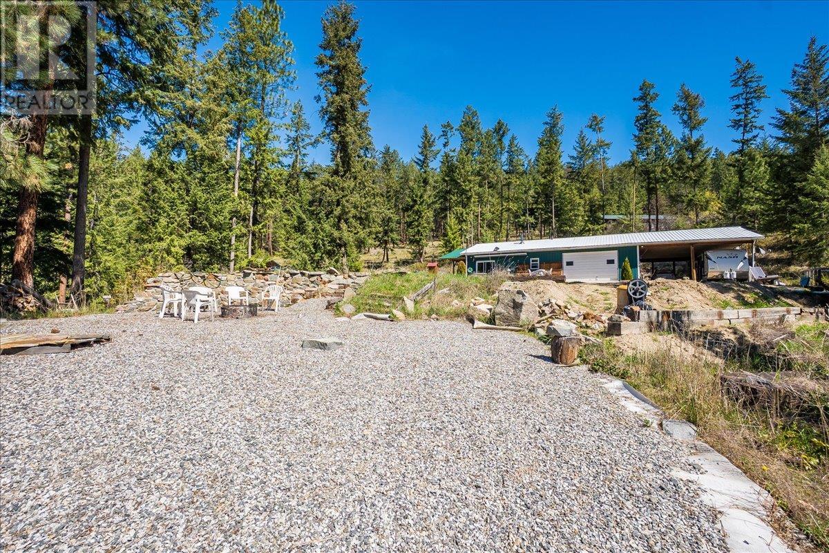 7465 Broadwater Road, Castlegar