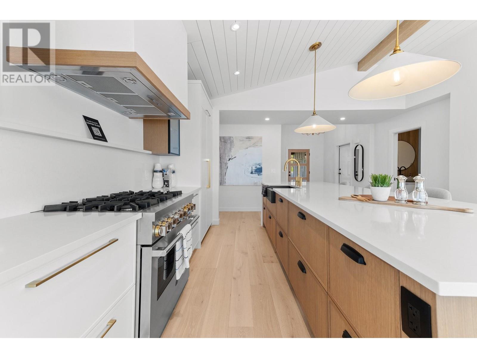  5538 Lakeshore Road, Kelowna