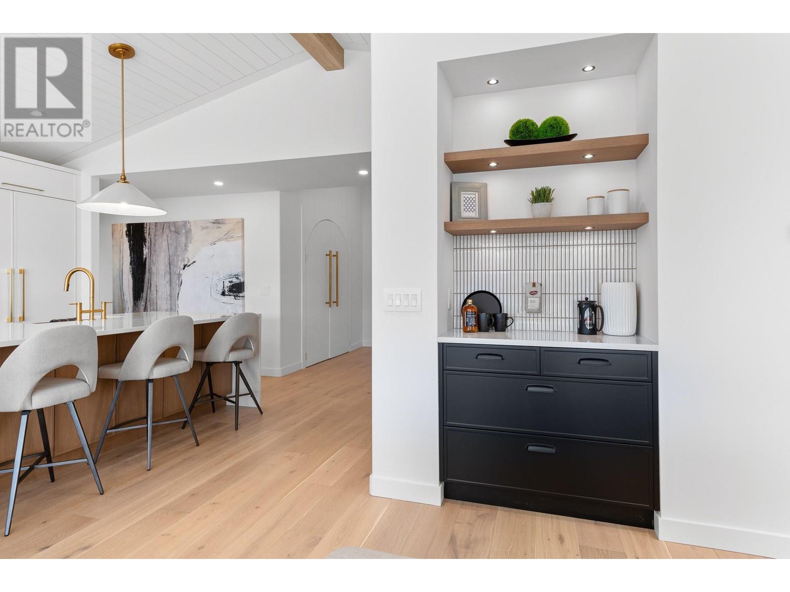  5538 Lakeshore Road, Kelowna