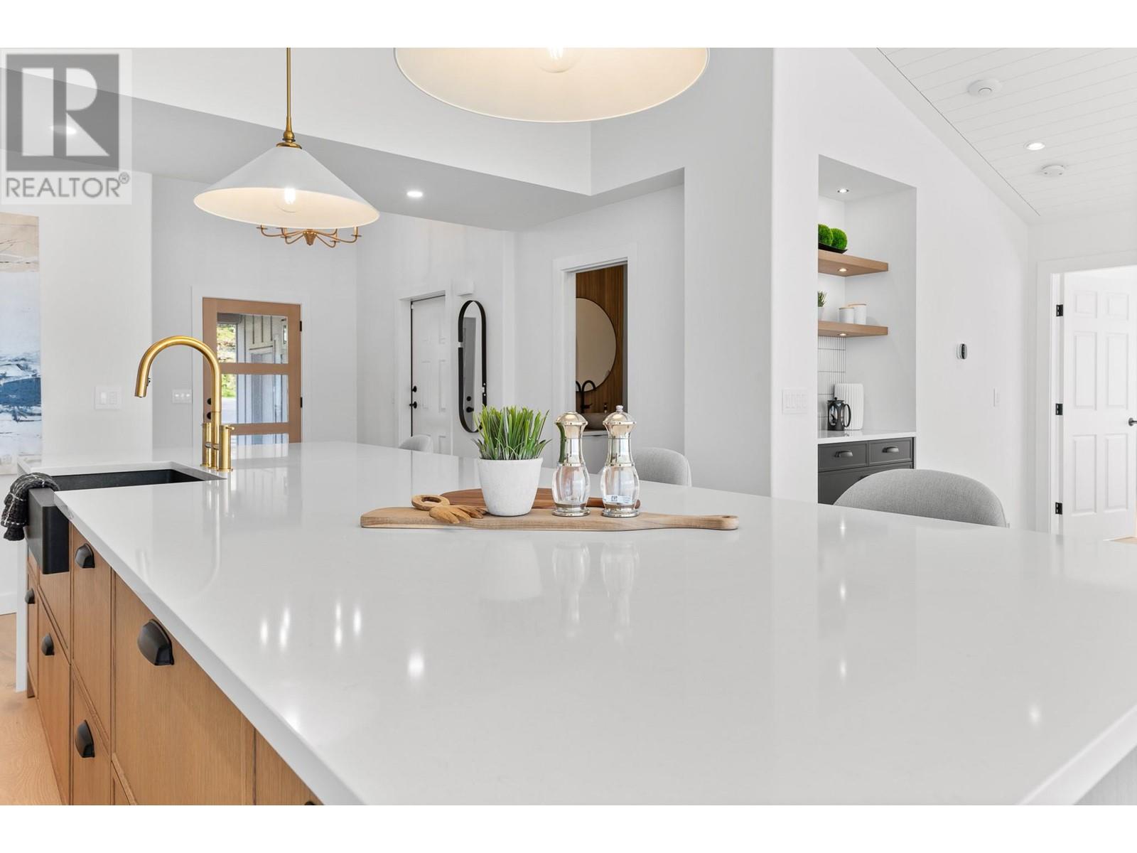  5538 Lakeshore Road, Kelowna