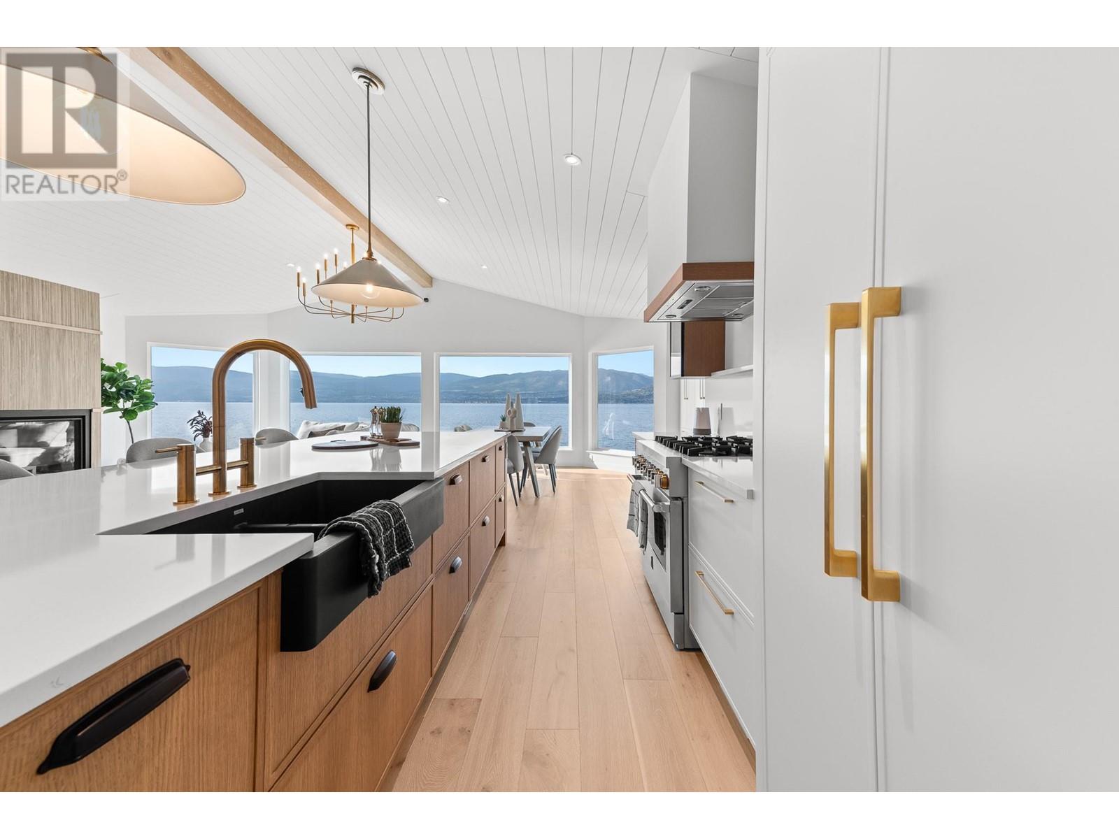  5538 Lakeshore Road, Kelowna