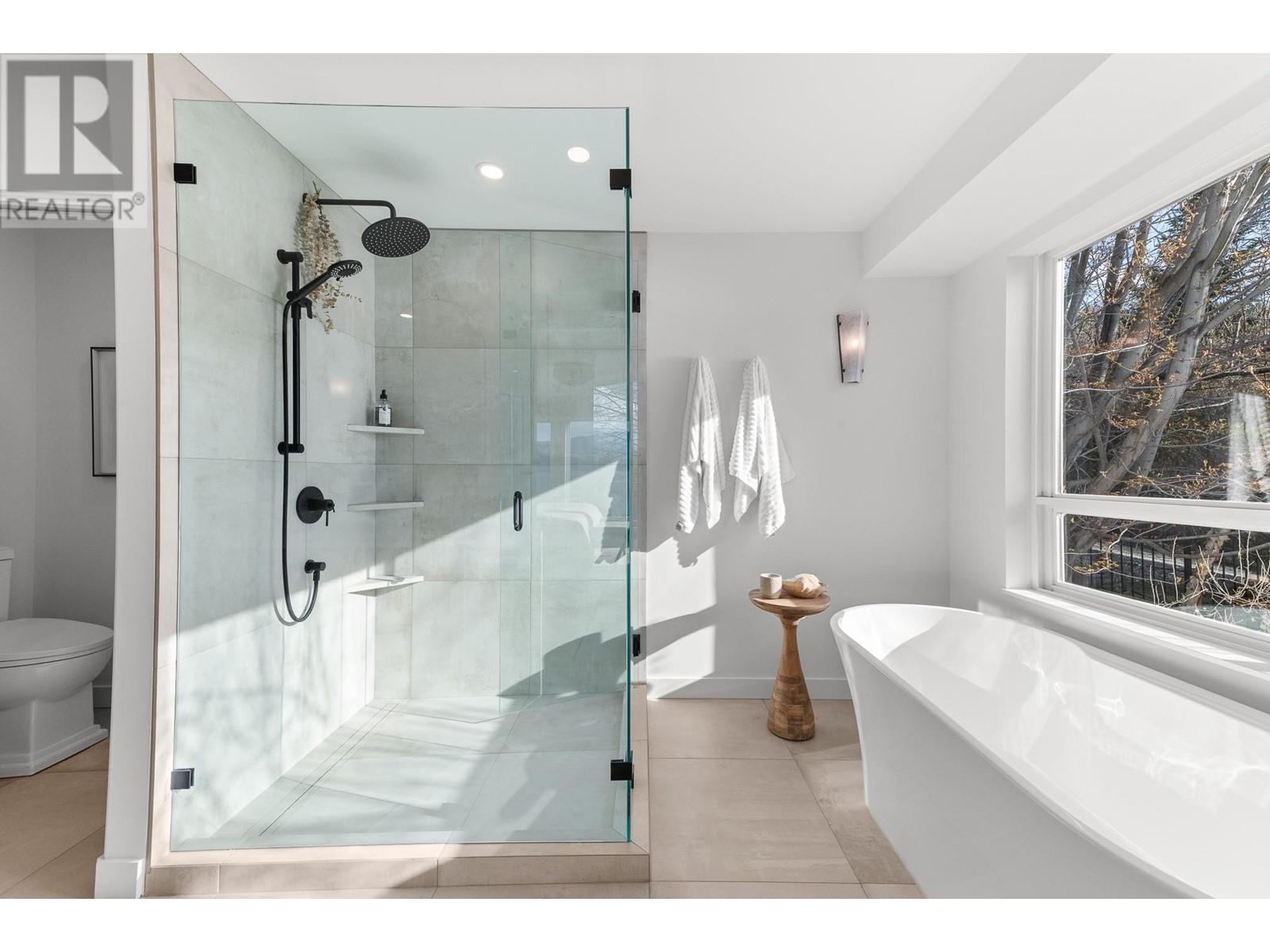  5538 Lakeshore Road, Kelowna