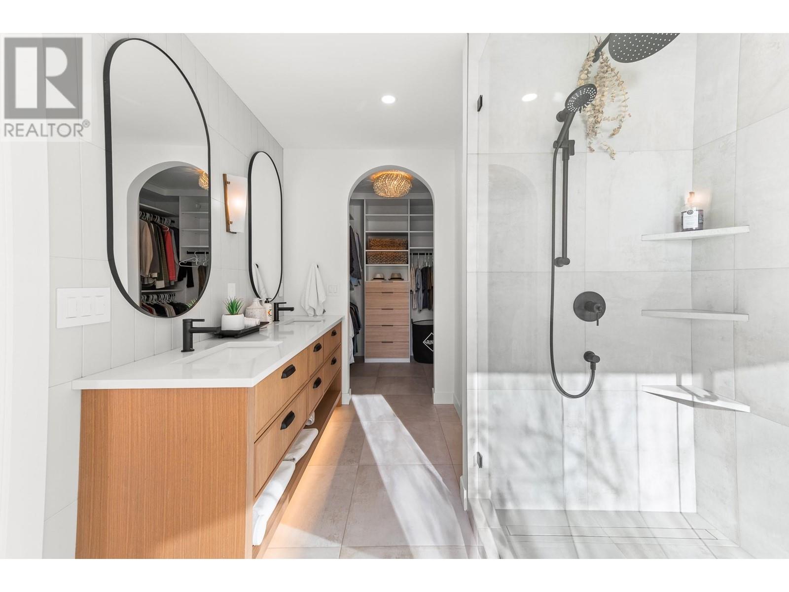  5538 Lakeshore Road, Kelowna