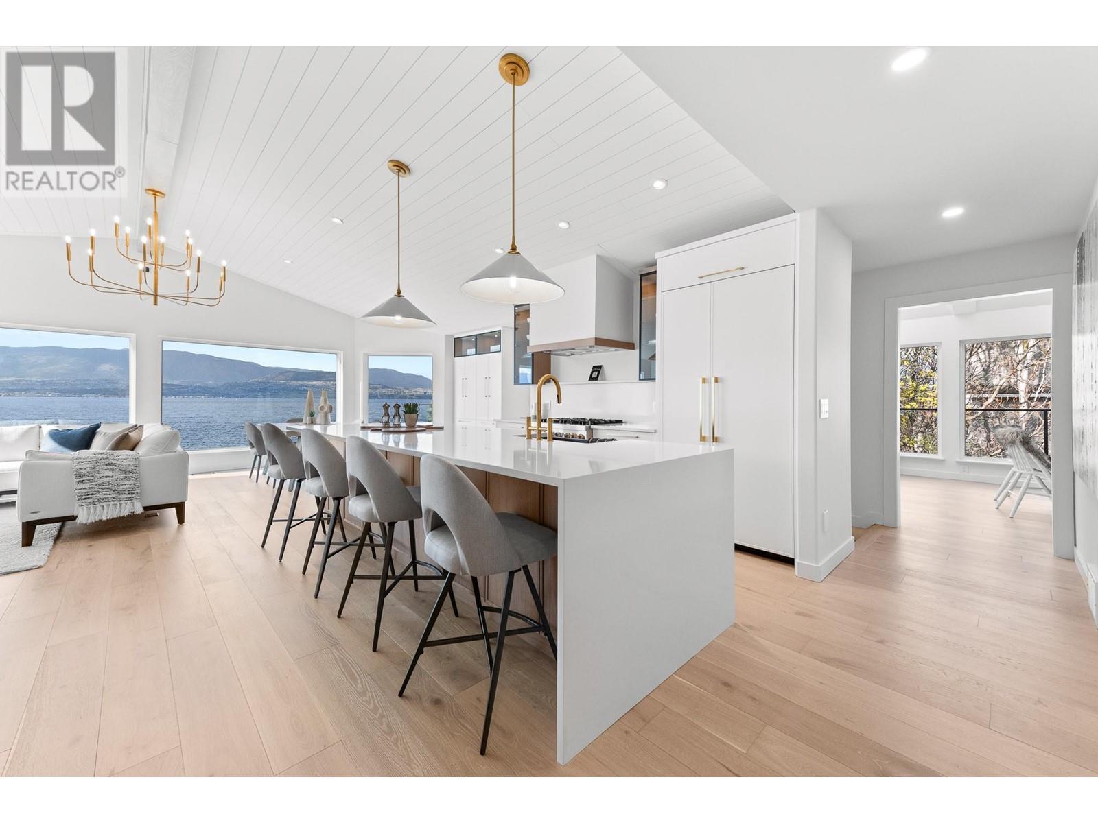  5538 Lakeshore Road, Kelowna