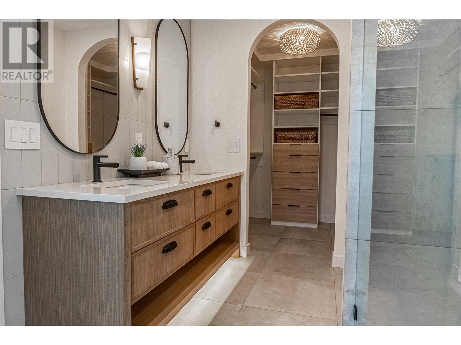  5538 Lakeshore Road, Kelowna