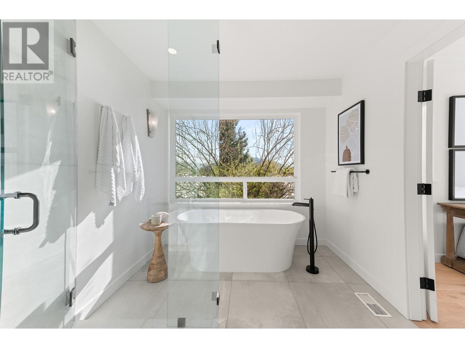  5538 Lakeshore Road, Kelowna