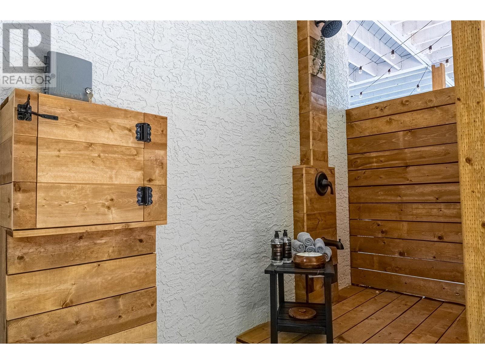  5538 Lakeshore Road, Kelowna