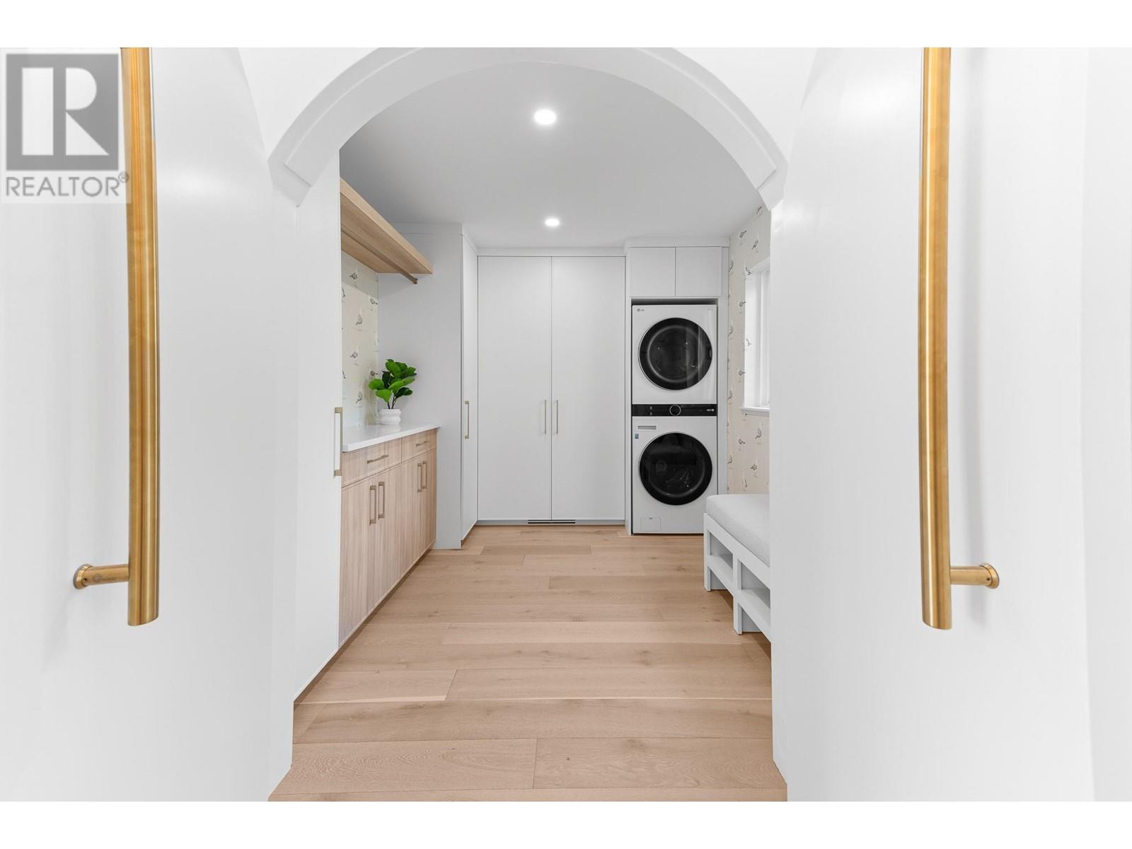  5538 Lakeshore Road, Kelowna