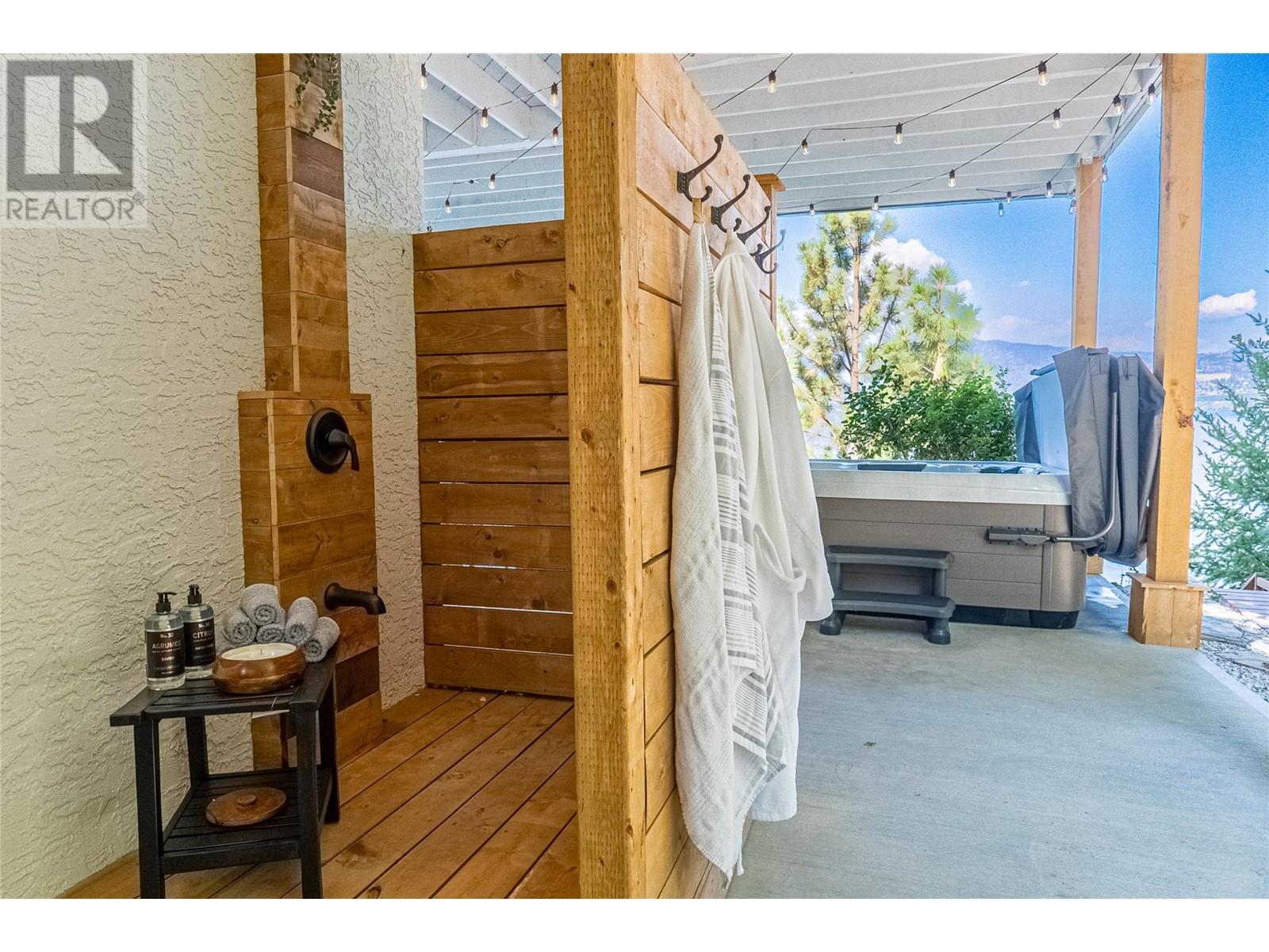  5538 Lakeshore Road, Kelowna