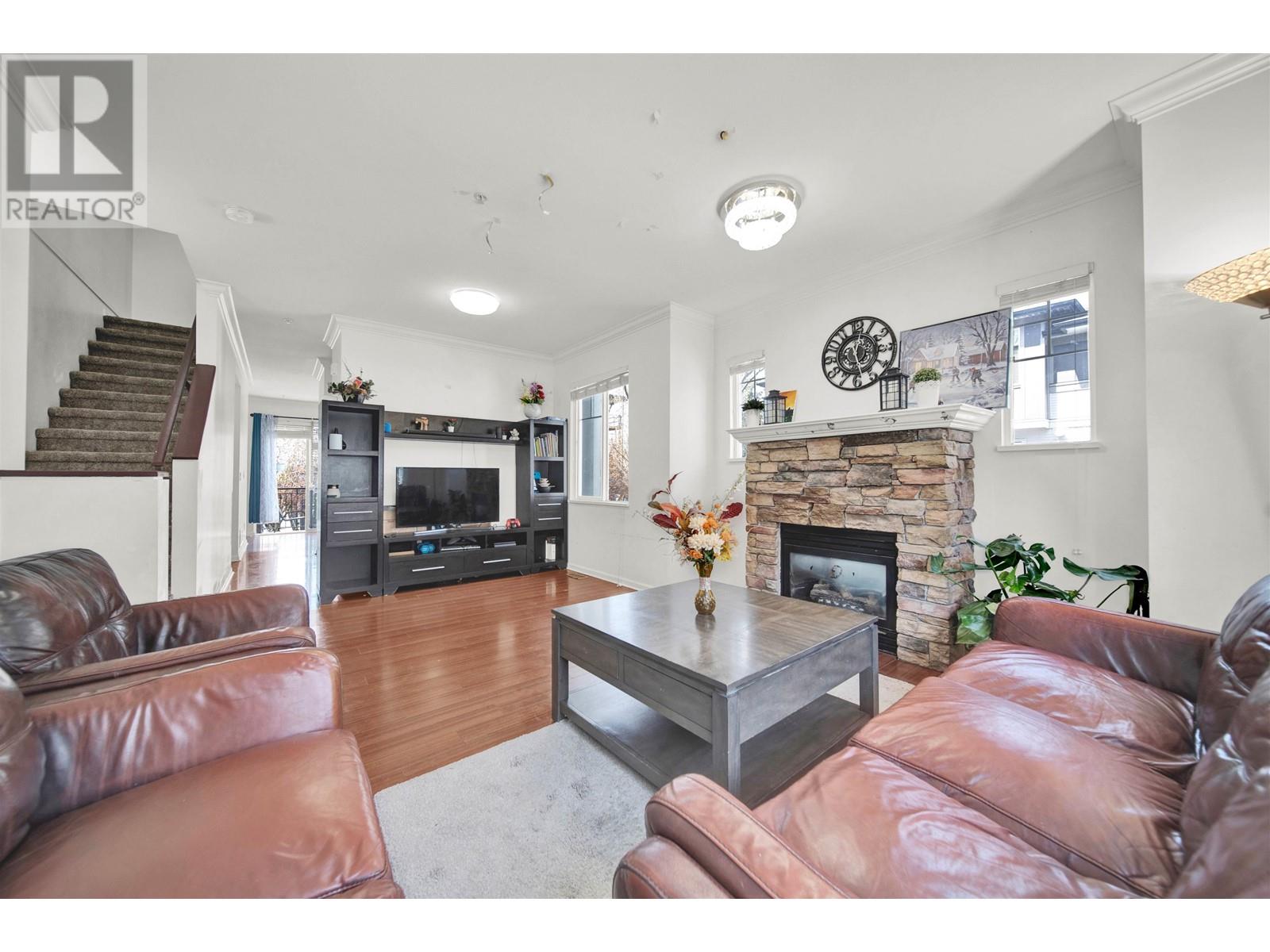 25 1010 EWEN AVENUE, New Westminster