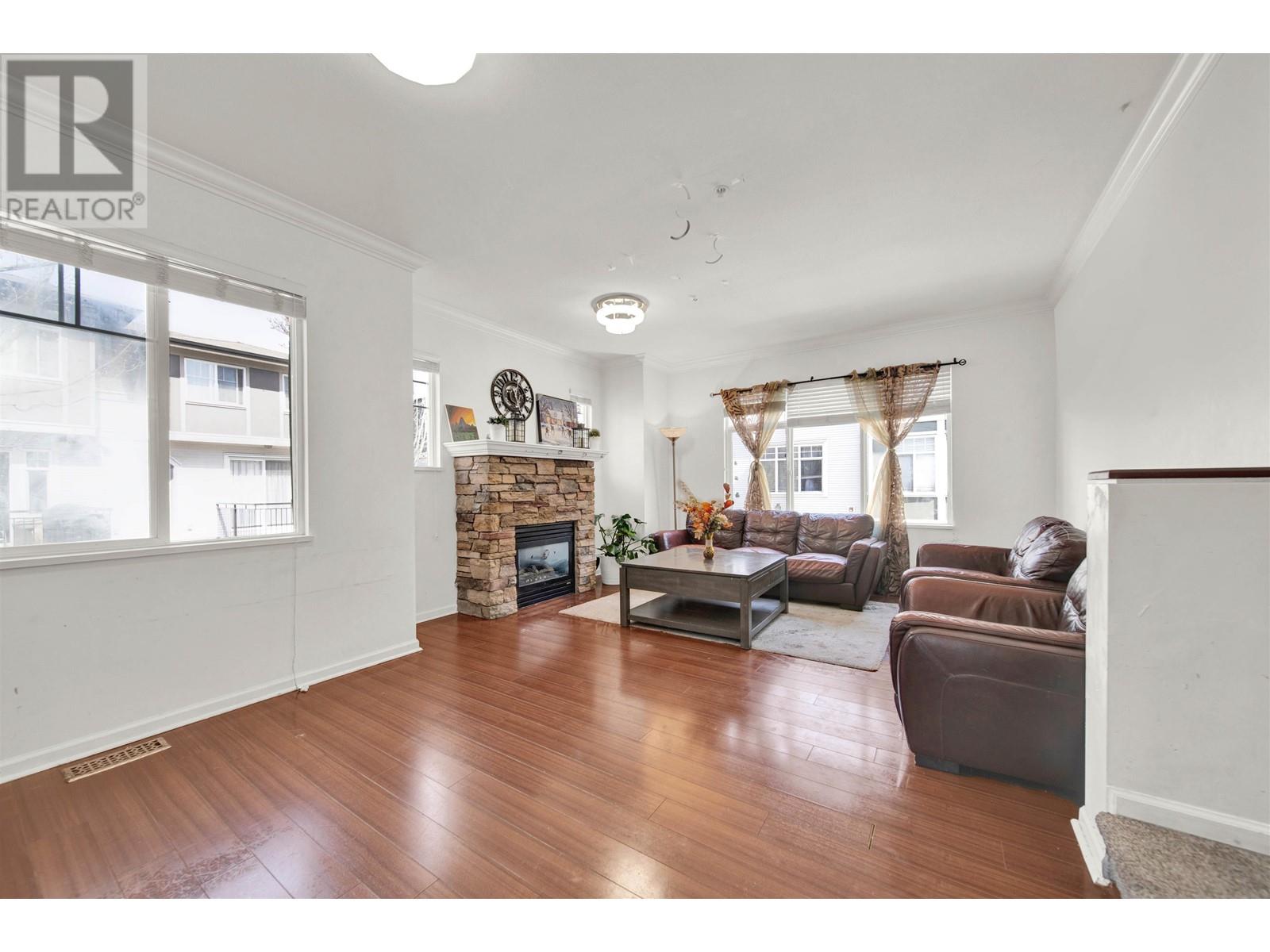 25 1010 EWEN AVENUE, New Westminster