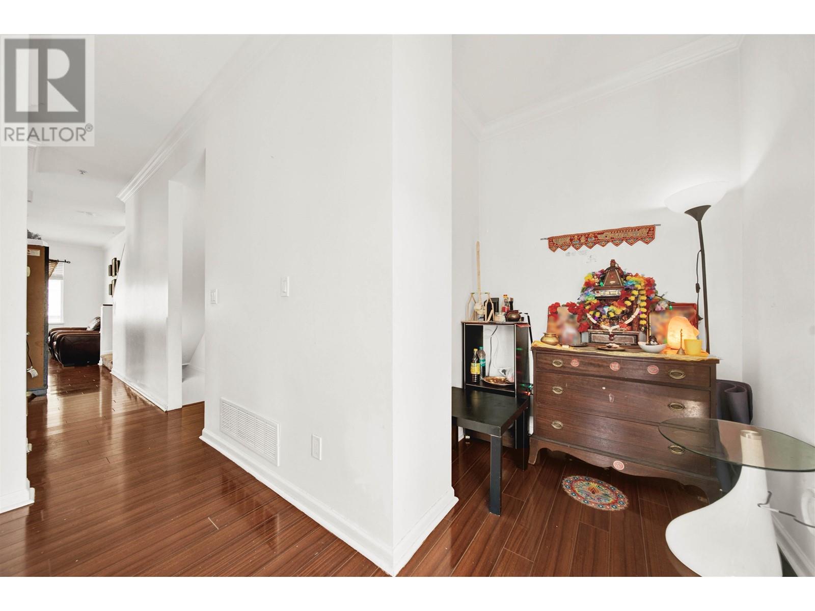 25 1010 EWEN AVENUE, New Westminster