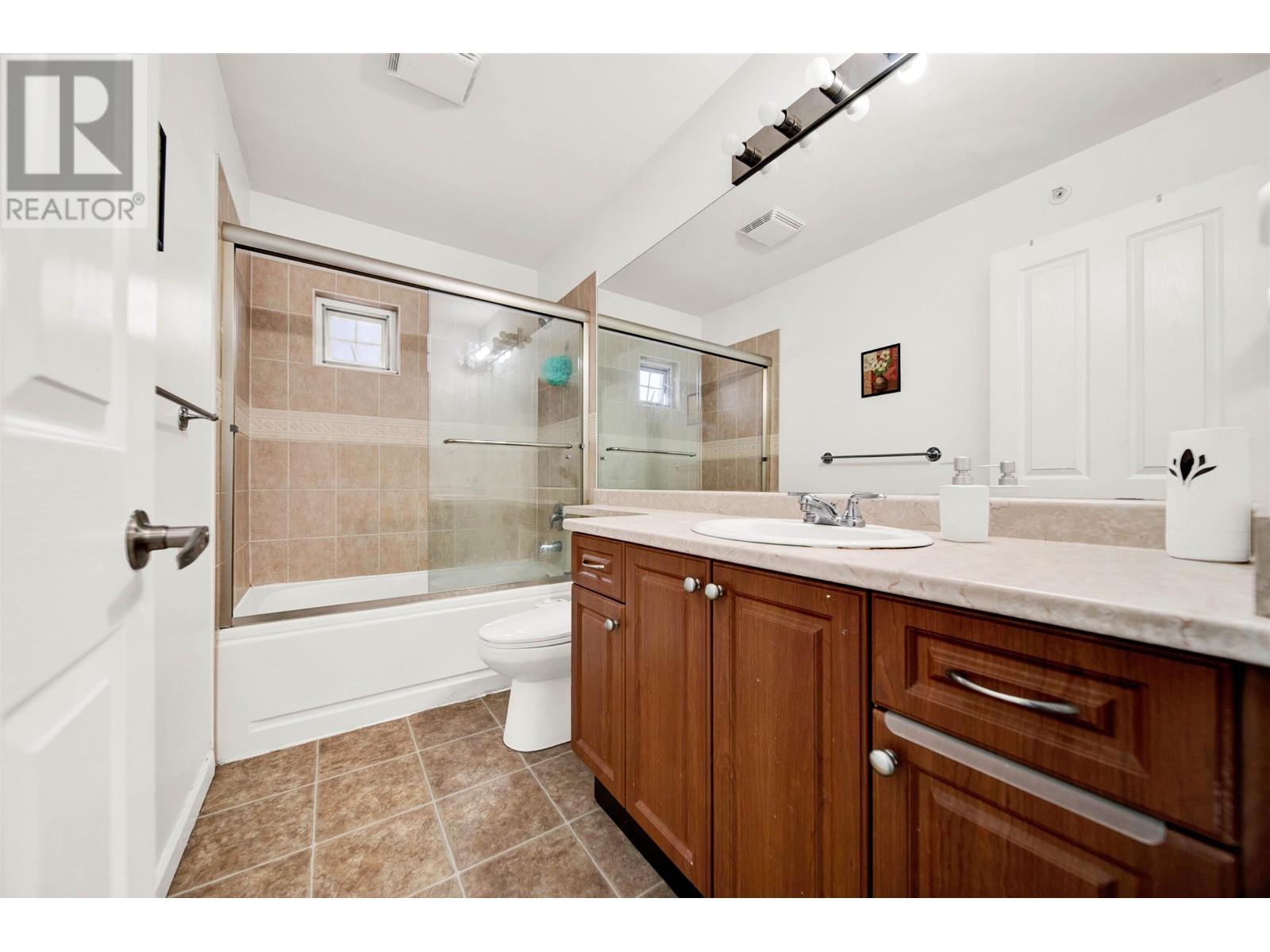 25 1010 EWEN AVENUE, New Westminster