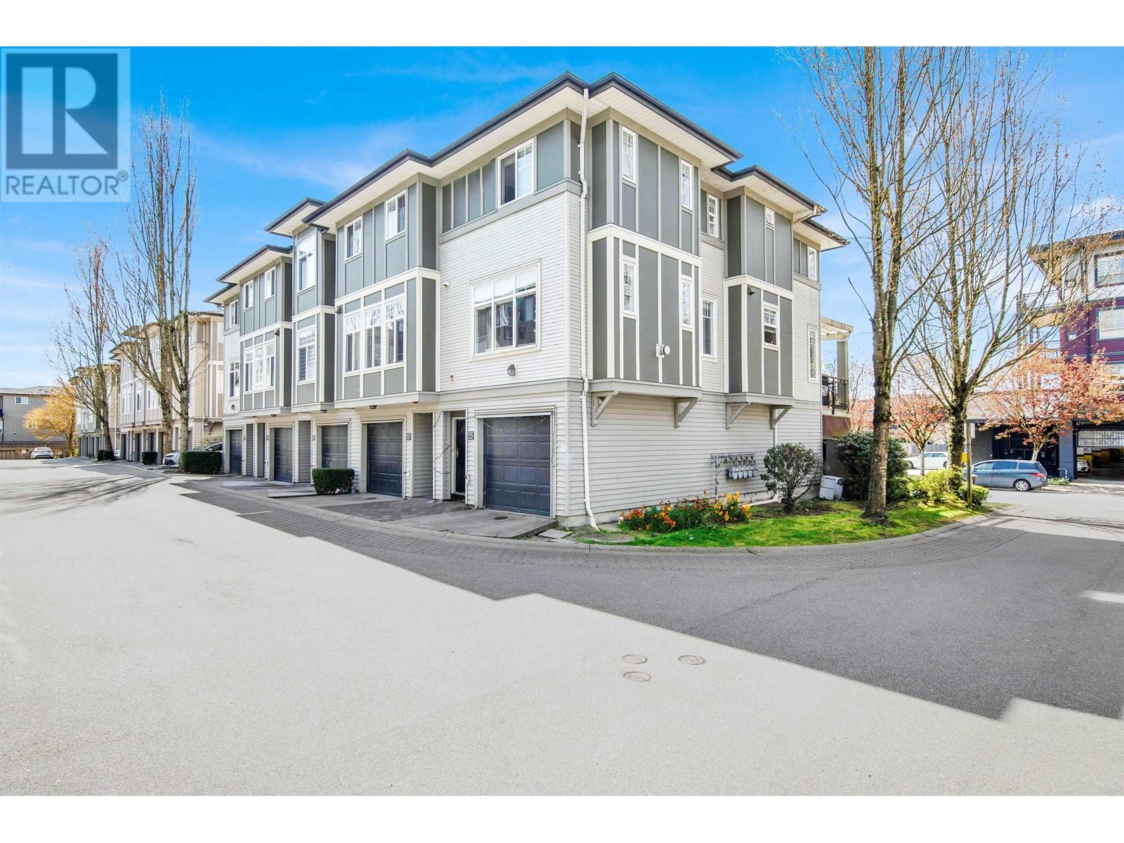 25 1010 EWEN AVENUE, New Westminster
