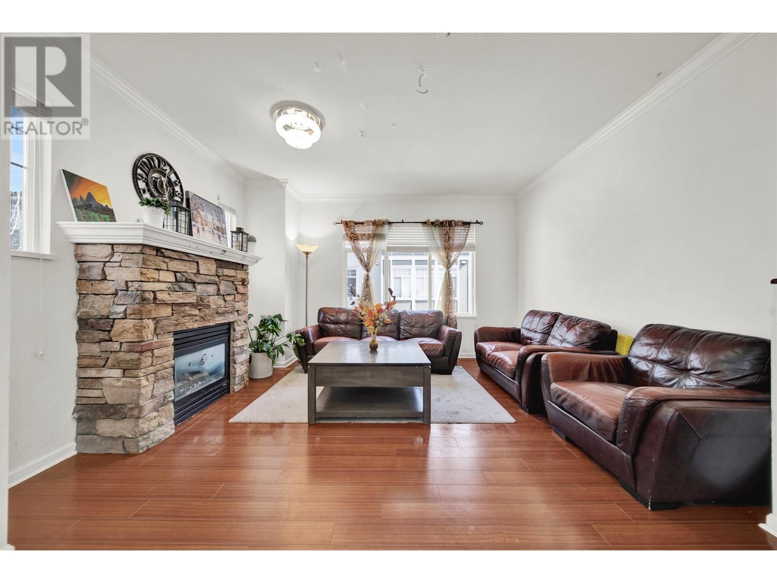 25 1010 EWEN AVENUE, New Westminster