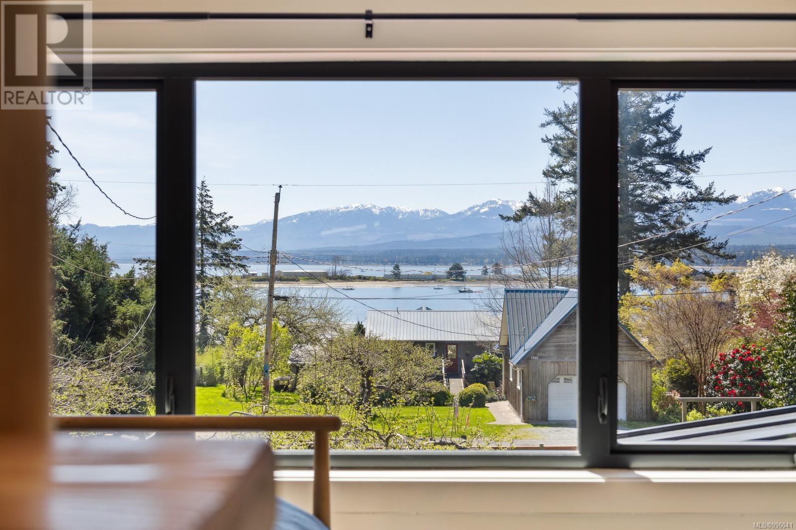 1304 Midden Rd, Comox