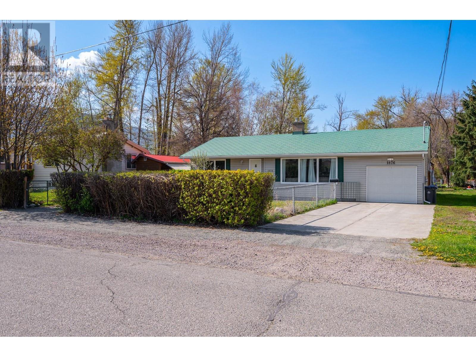 1876 HAMILTON Avenue, Merritt