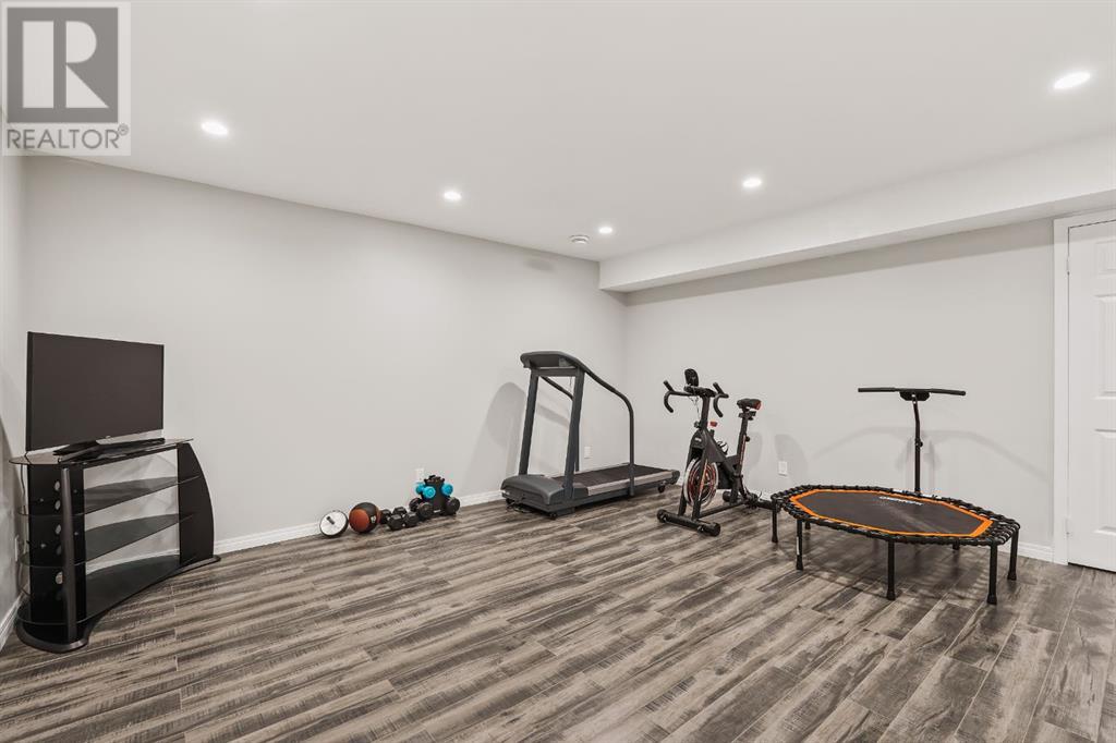 Single Family House for Sale in  St Moritz Place SW Springbank Hill Calgary 
