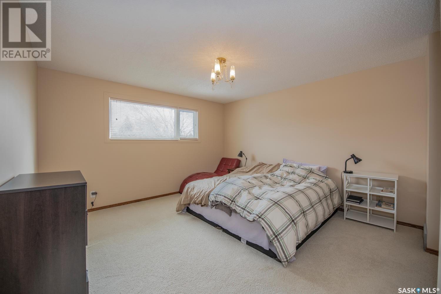 Single Family House 2 Level for Sale in  McGill PLACE Regina 