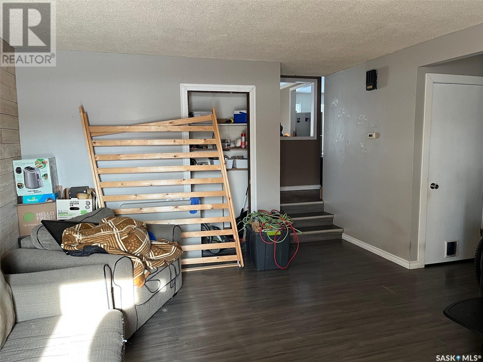 Photo 4 of 738 Bard Crescent N, Regina SK