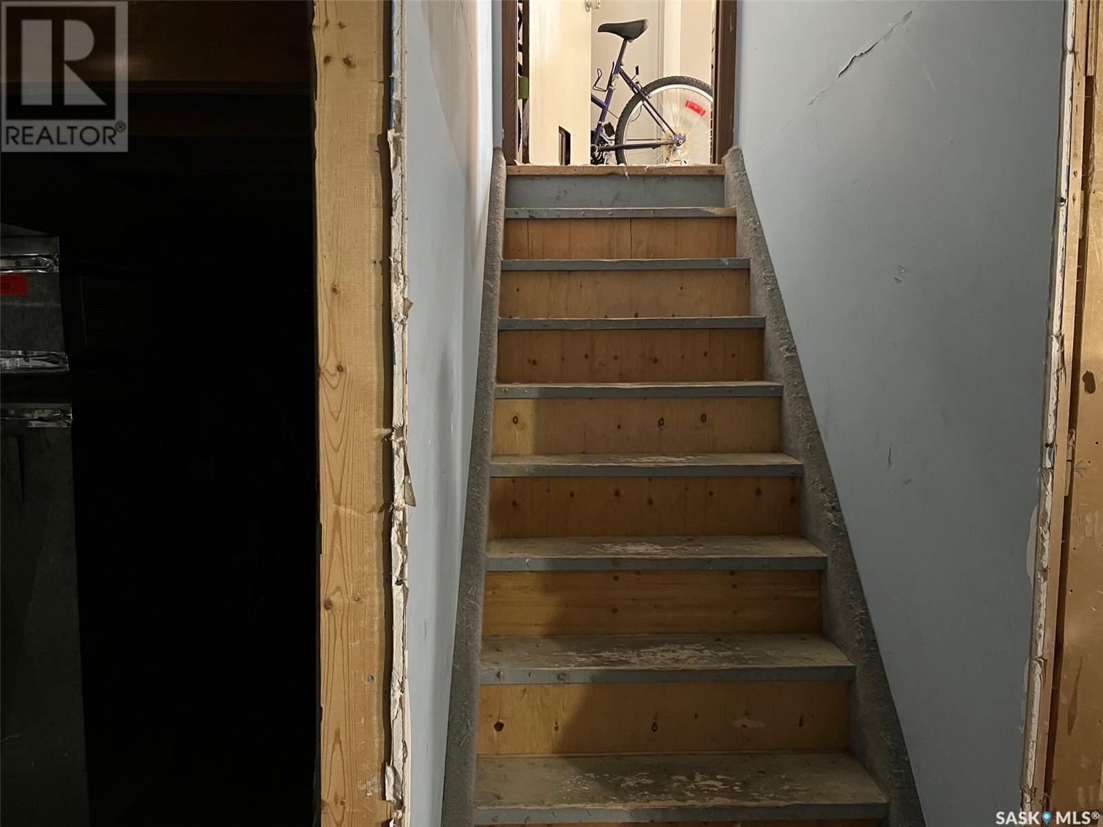 Photo 10 of 738 Bard Crescent N, Regina SK