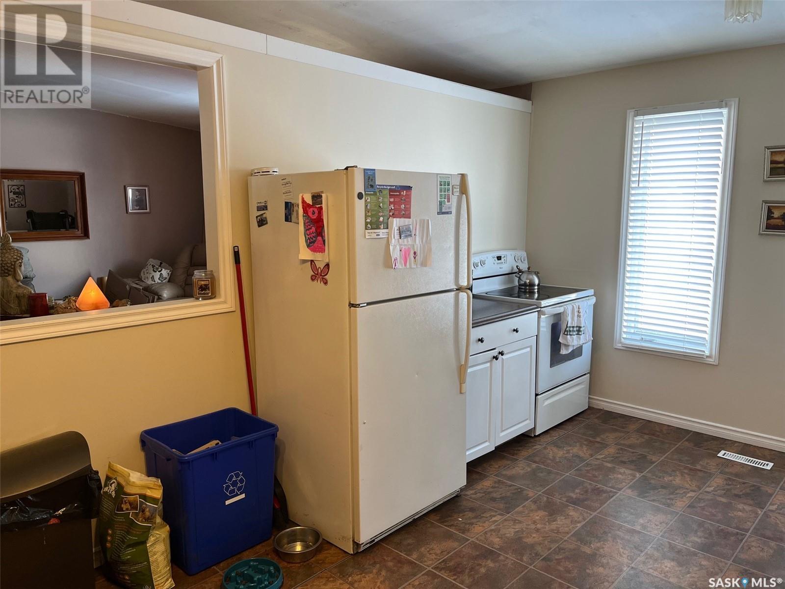 Photo 9 of 738 Bard Crescent N, Regina SK